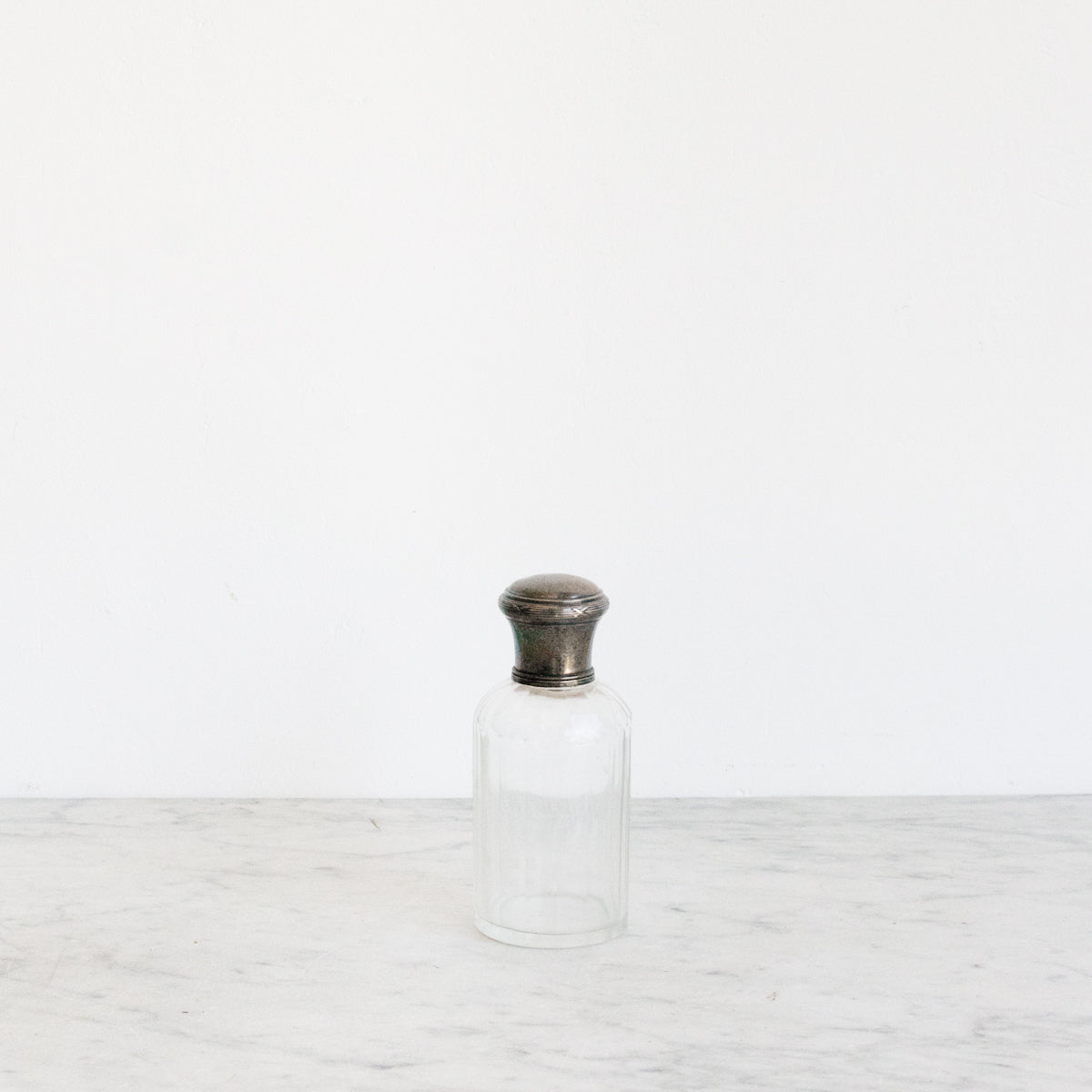 Flacon de toilette en cristal taillé