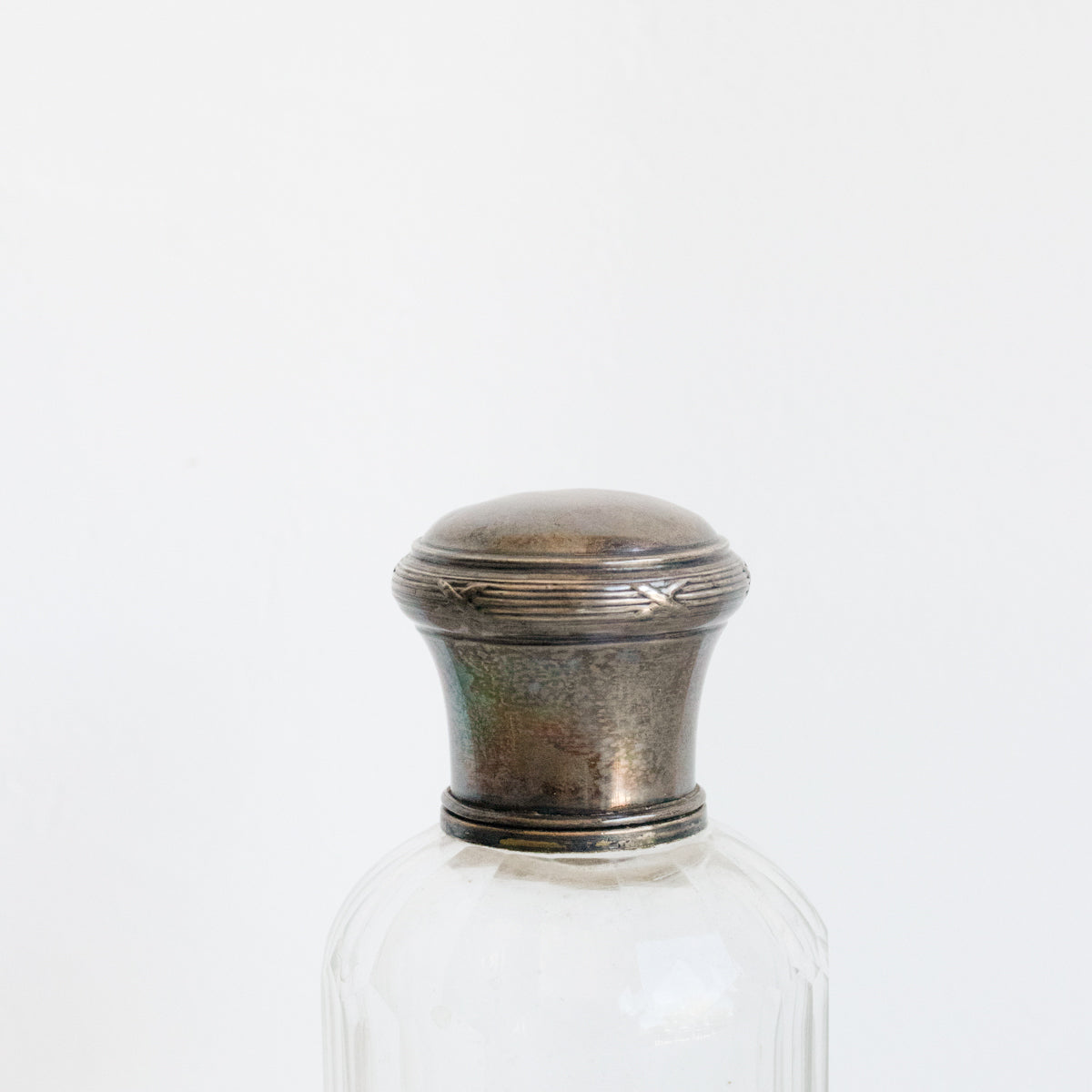 Flacon de toilette en cristal taillé