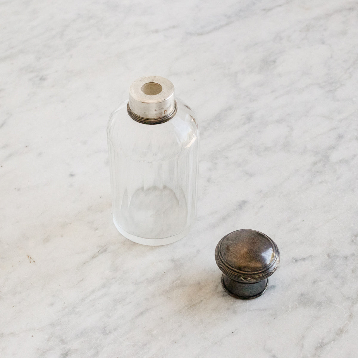 Flacon de toilette en cristal taillé