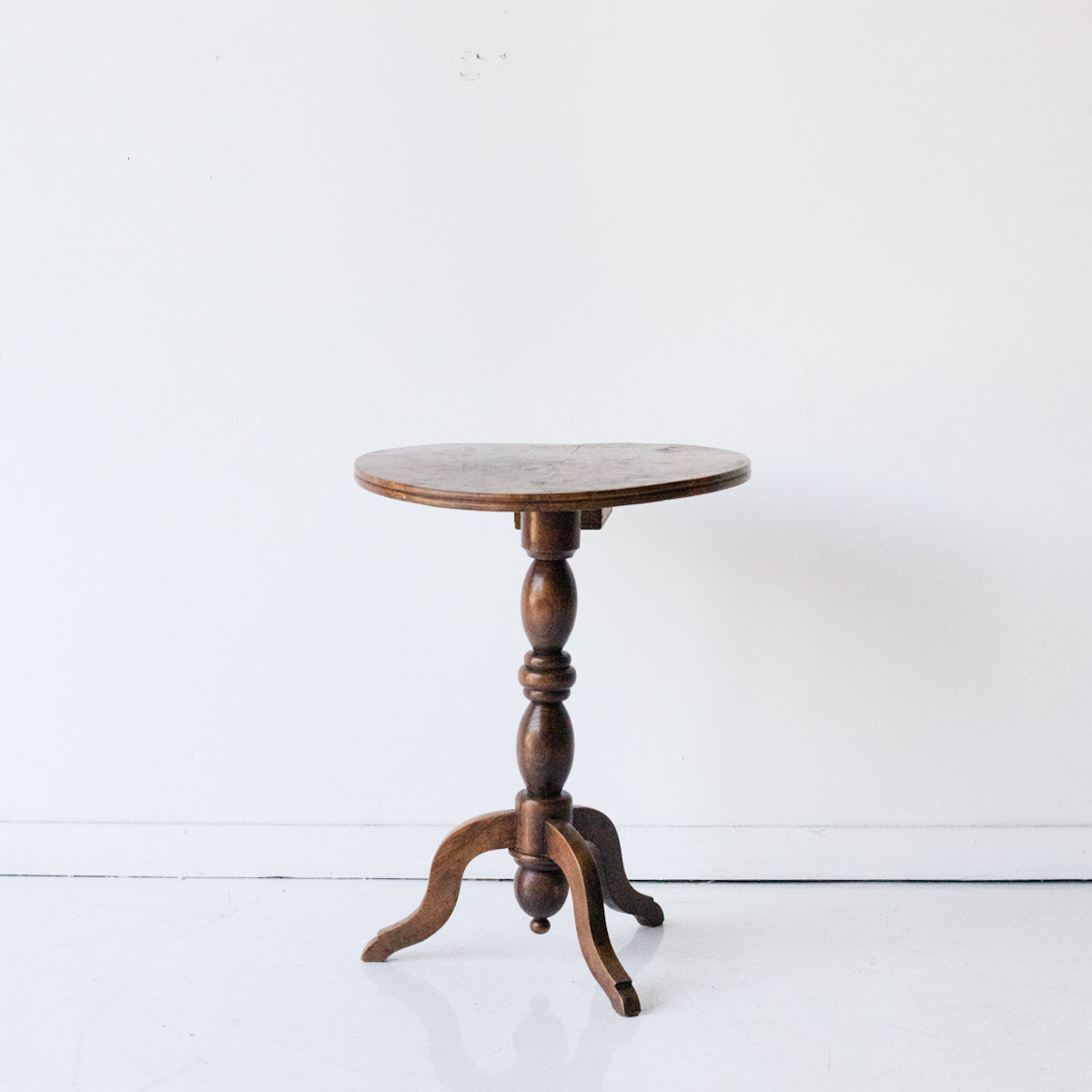 Table de chevet en ronce