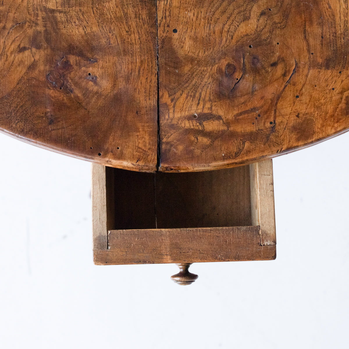 Table de chevet en ronce