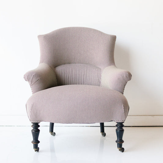 Petite chaise rayée rembourrée