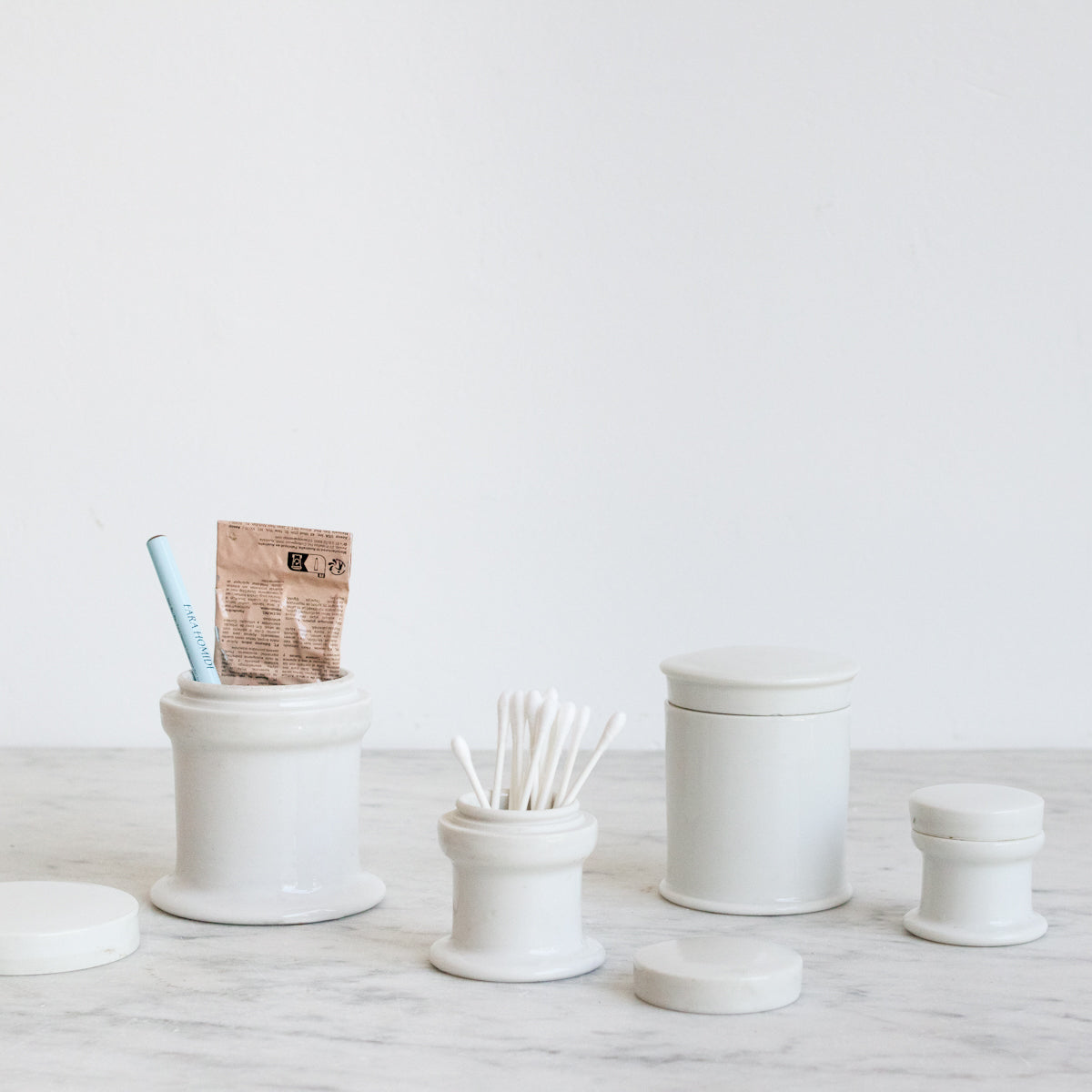 Lot de 4 boîtes en porcelaine