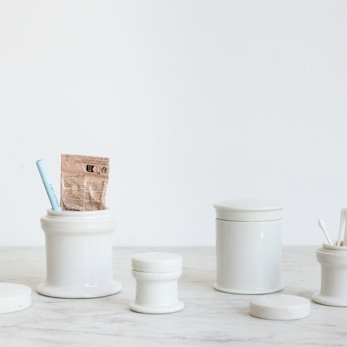 Lot de 4 boîtes en porcelaine