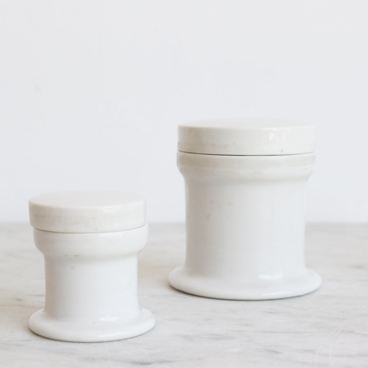 Lot de 4 boîtes en porcelaine