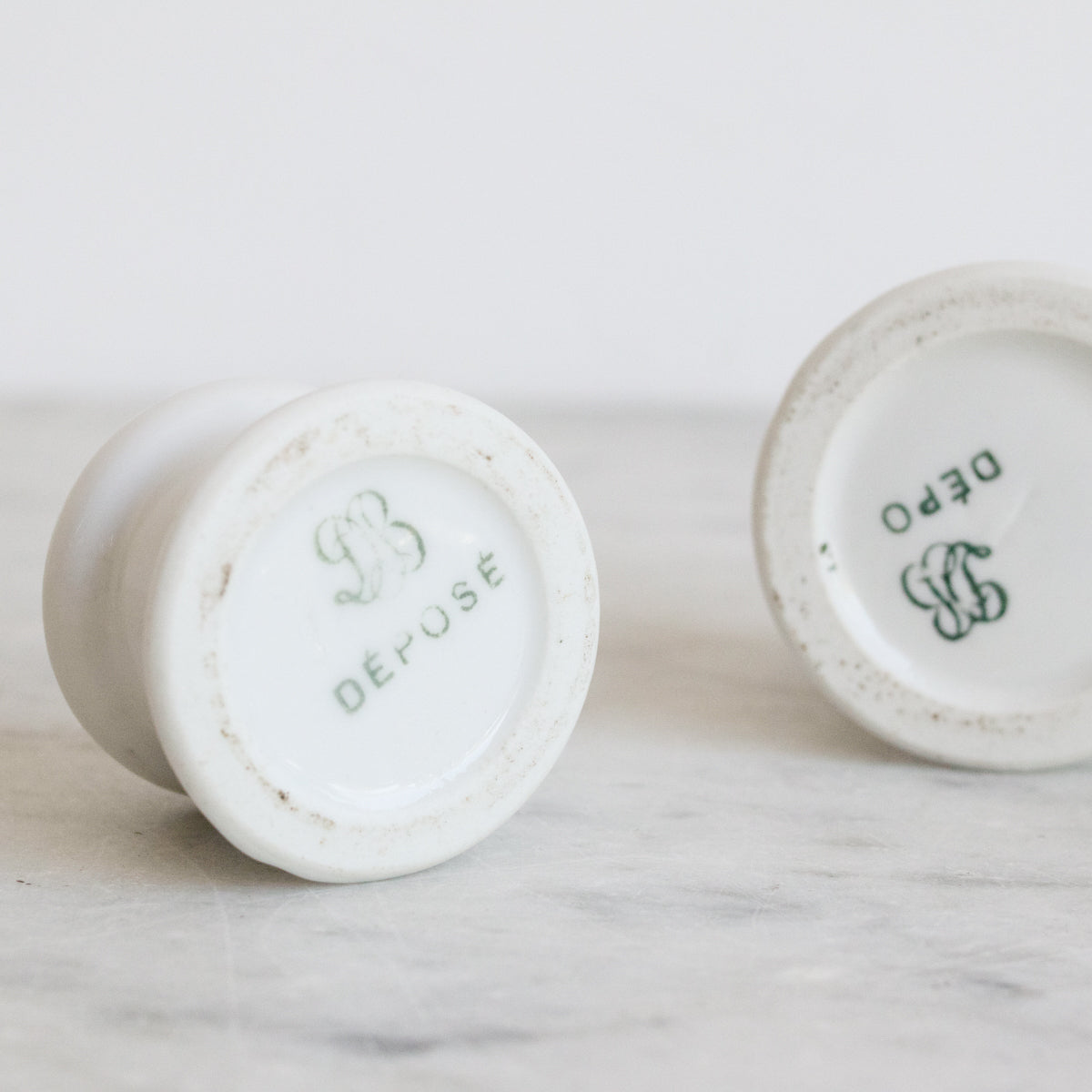 Lot de 4 boîtes en porcelaine