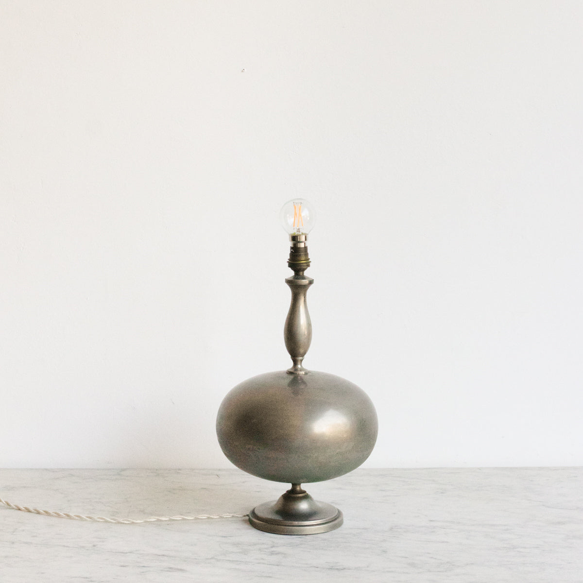 Lampe vintage en étain