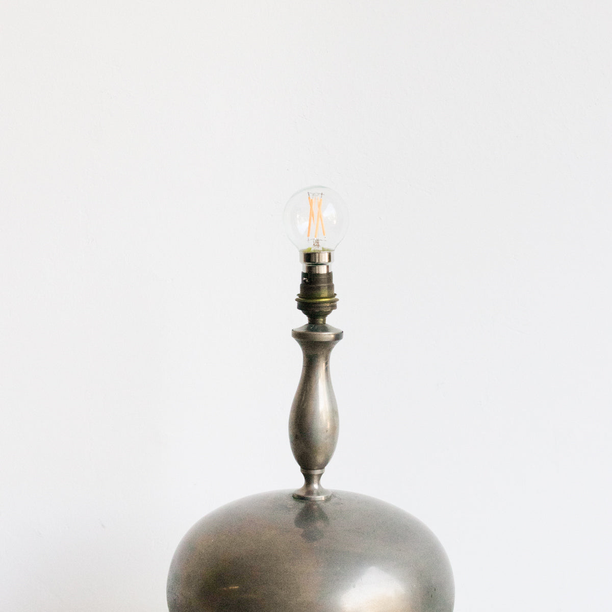Lampe vintage en étain