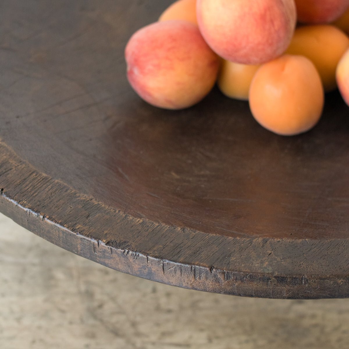 Grand bol en bois primitif