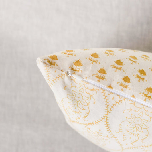 Housse de coussin imprimée en édition limitée | Juliette Gold, reversée à Viviane Gold