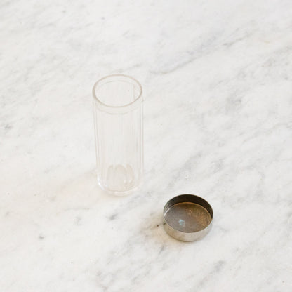 Paire de flacons de toilette en verre taillé du milieu du siècle
