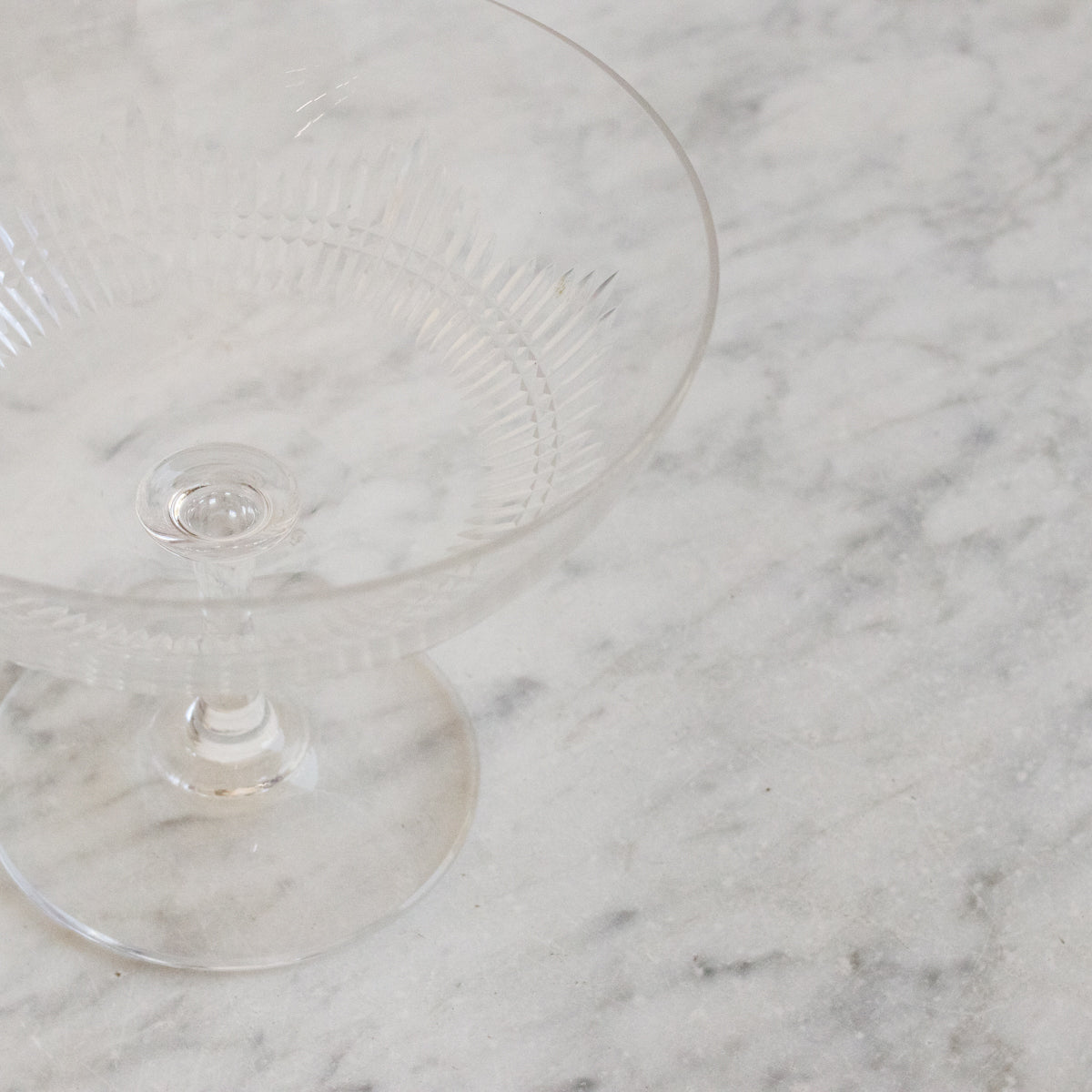 Bocal à bonbons en verre taillé avec couvercle