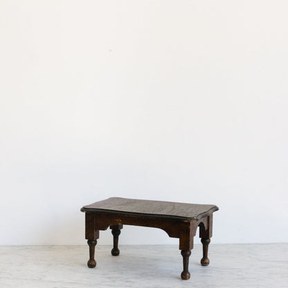 Petit tabouret à pieds tournés