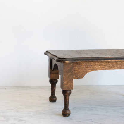 Petit tabouret à pieds tournés