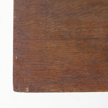 Table de bistrot en chêne avec traverse en laiton