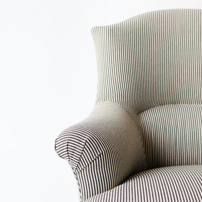 Petite chaise rayée rembourrée