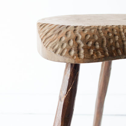 Tabouret tripode sculpté à la main