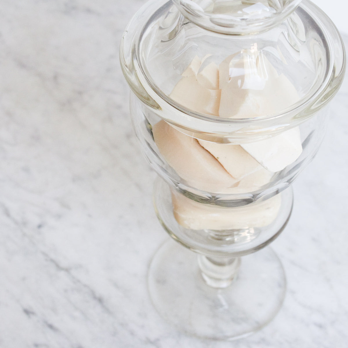 Bocal à bonbons en verre taillé