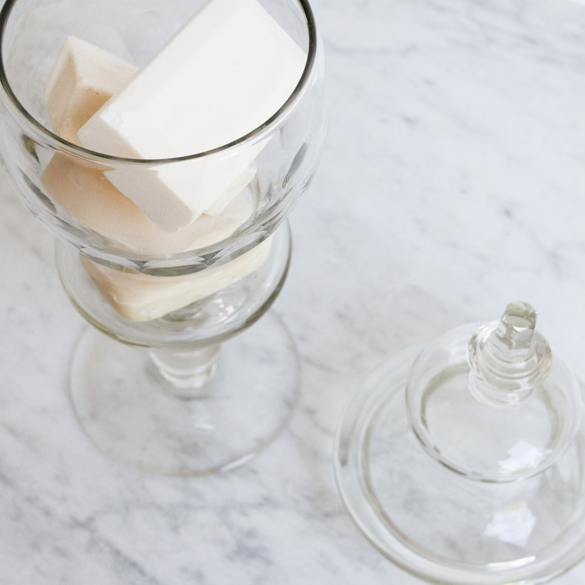 Bocal à bonbons en verre taillé