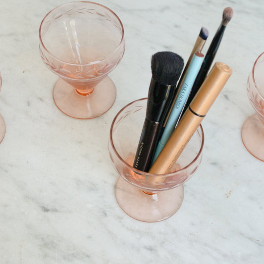Ensemble de 4 coupes en verre rose gravé