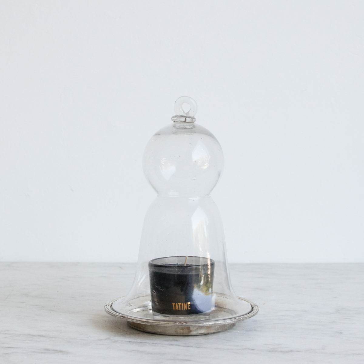 Cloche en verre avec dessous de verre en argent