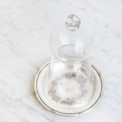 Cloche en verre avec dessous de verre en argent