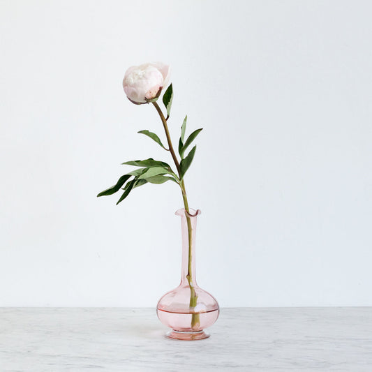 Carafe en verre rose