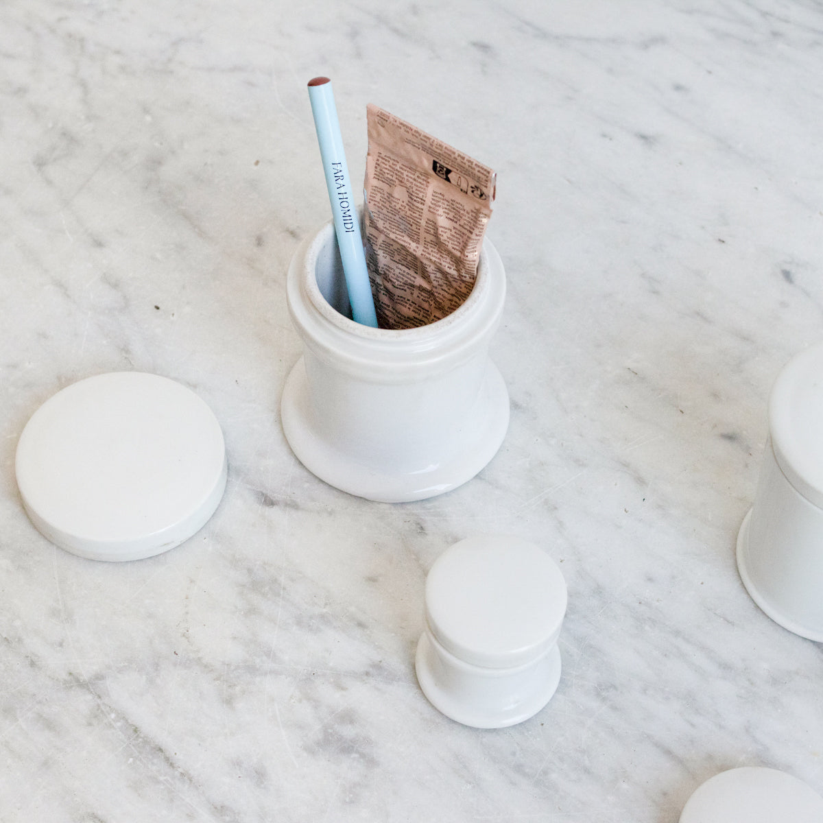Lot de 4 boîtes en porcelaine