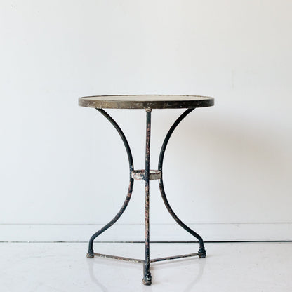 Table de bistrot parisienne antique