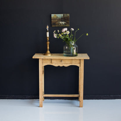 Table de chevet en bois brut