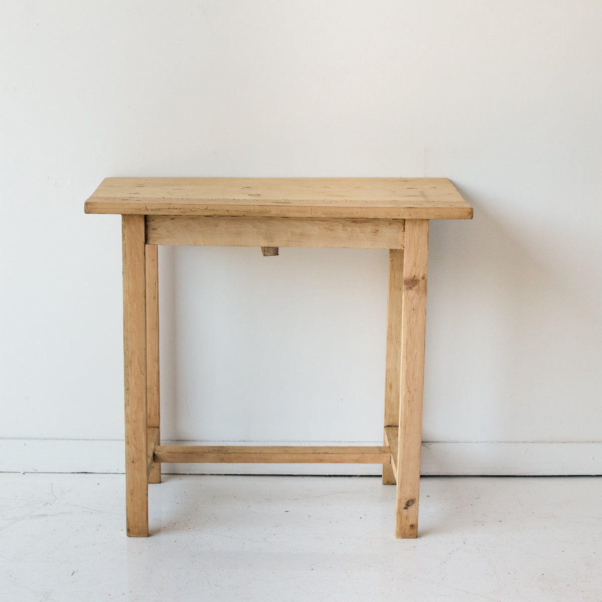 Table de chevet en bois brut