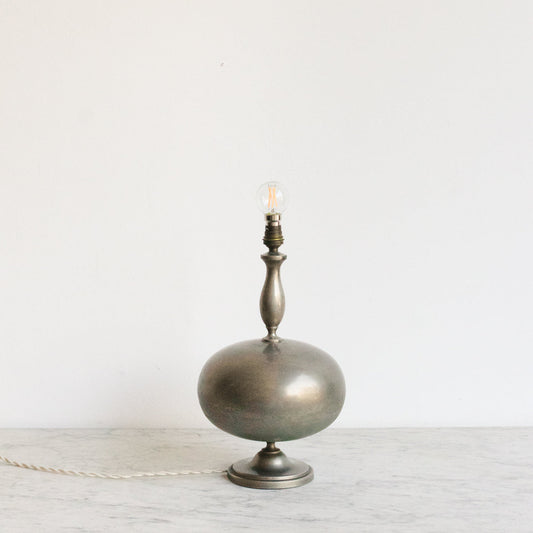 Lampe vintage en étain