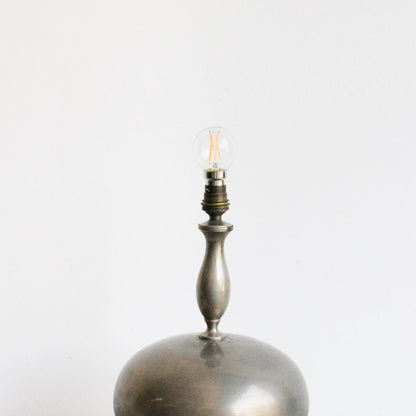 Lampe vintage en étain