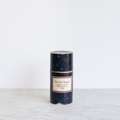 Bouteille d'eau de Cologne avec boîte