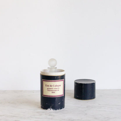 Bouteille d'eau de Cologne avec boîte