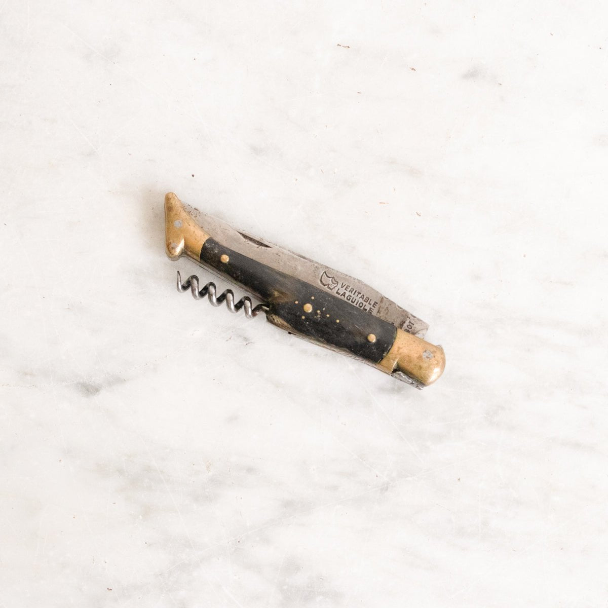 Coupe-capsule antique