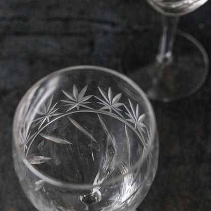 Ensemble de 4 verres à vin en cristal taillé