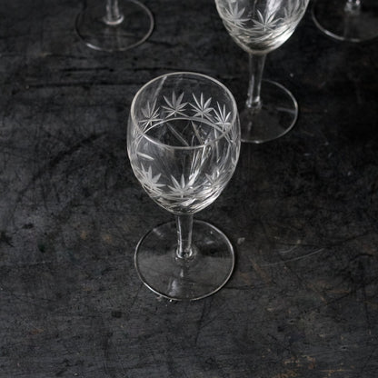 Ensemble de 4 verres à vin en cristal taillé