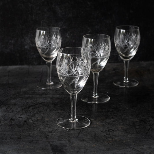 Ensemble de 4 verres à vin en cristal taillé