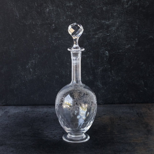 Carafe en verre gravé