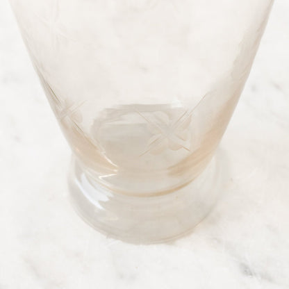 Carafe gravée du milieu du siècle