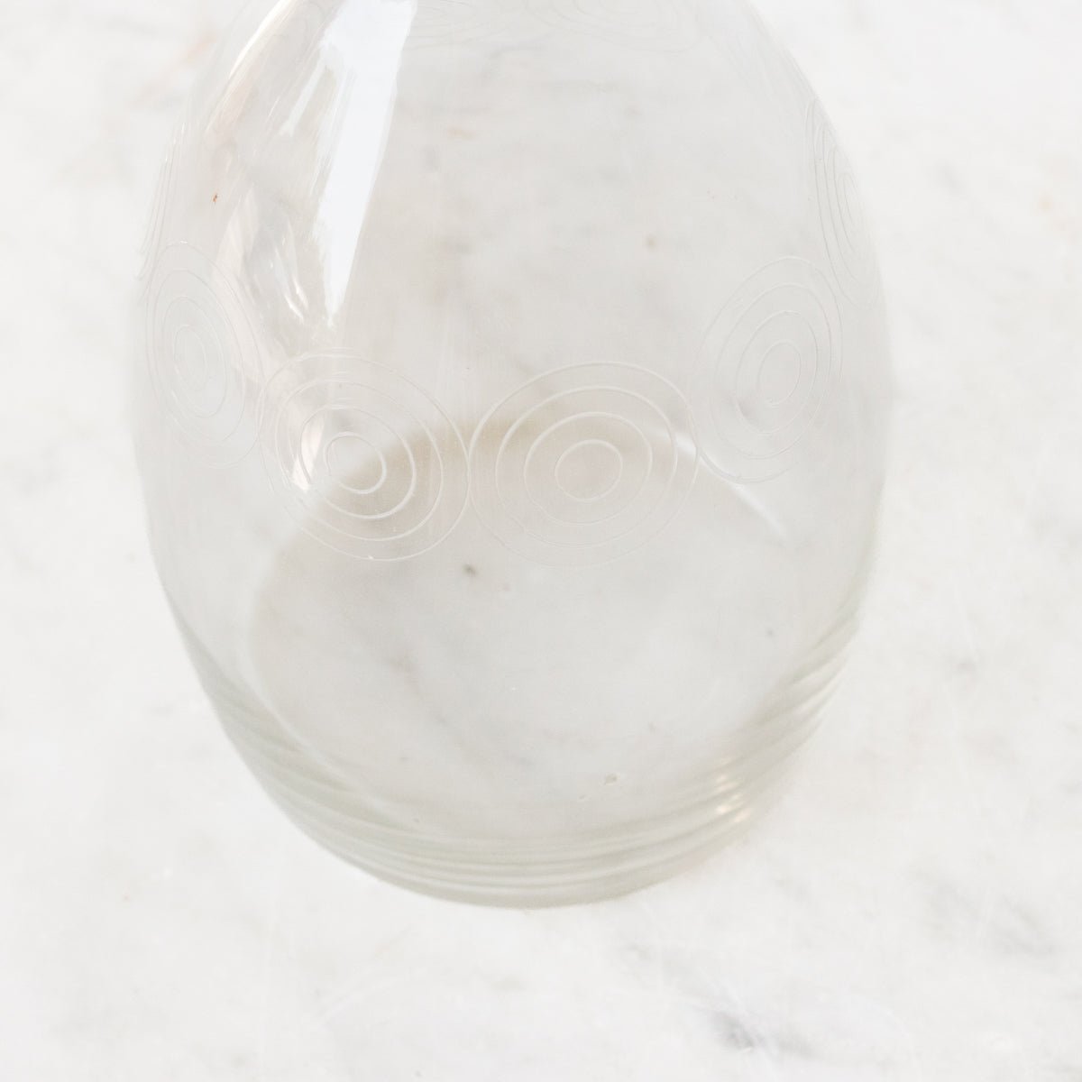 Carafe gravée du milieu du siècle