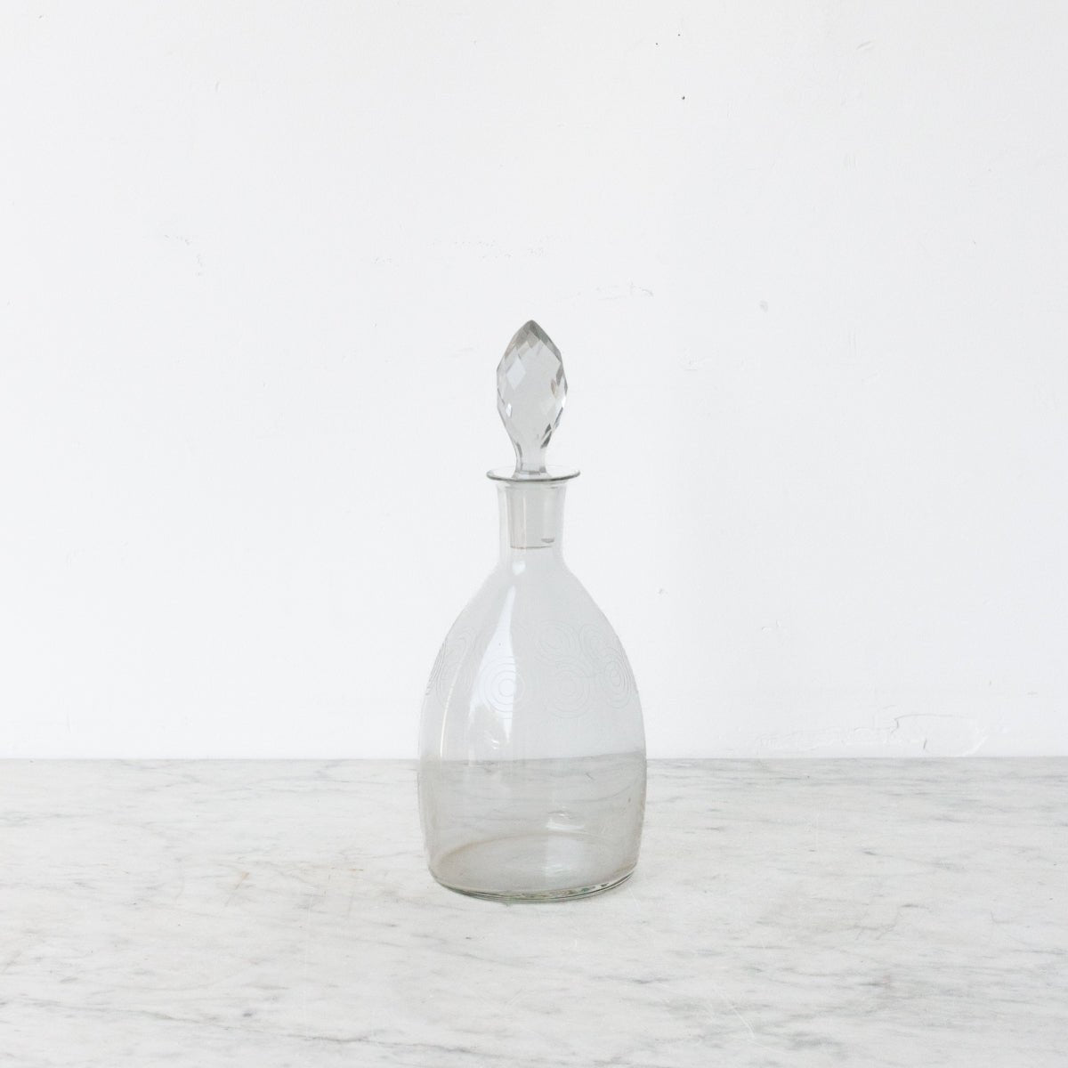 Carafe gravée du milieu du siècle