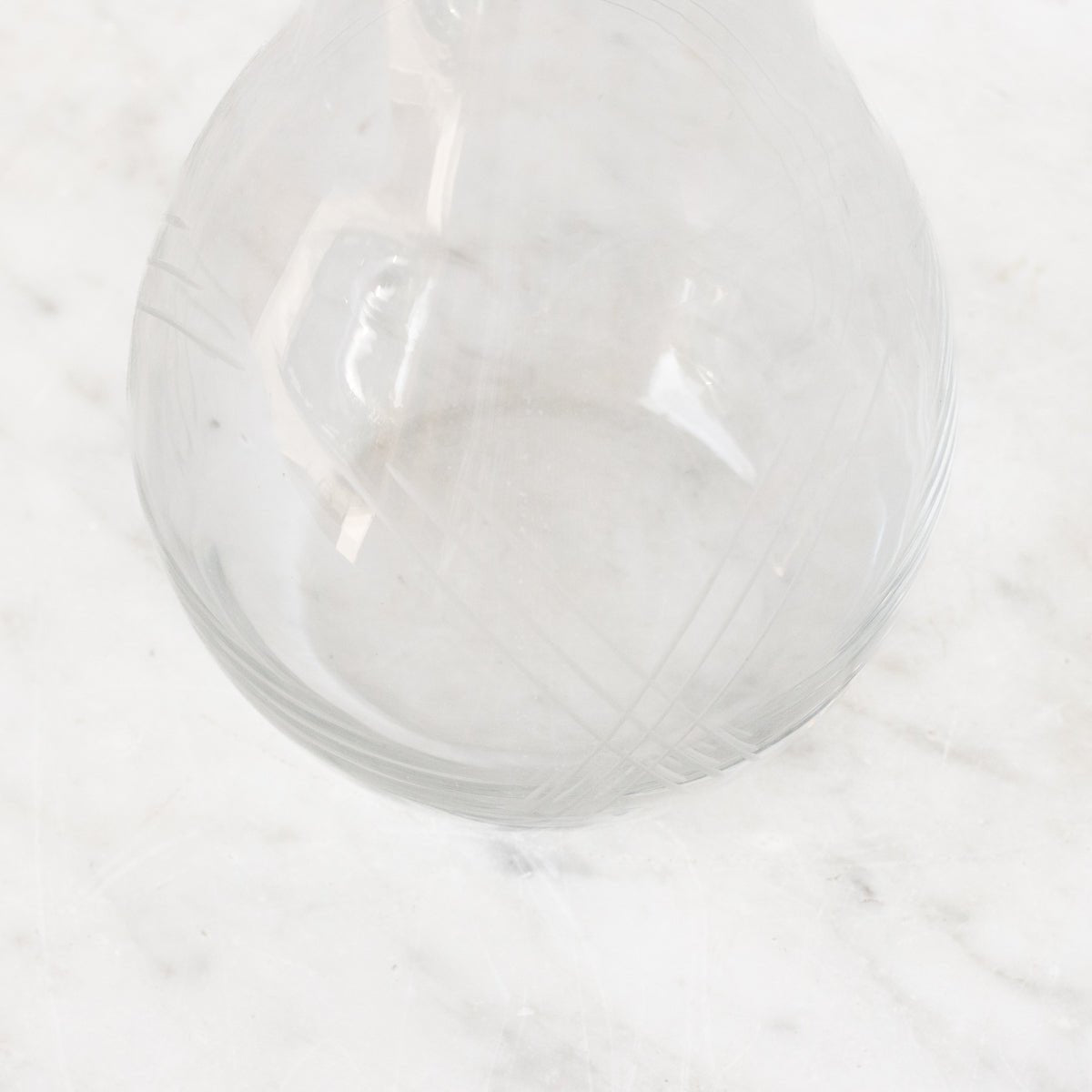 Carafe gravée du milieu du siècle