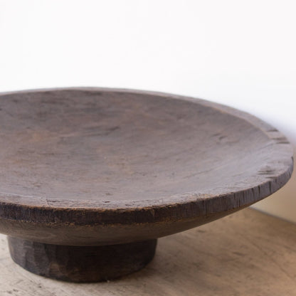 Grand bol en bois primitif