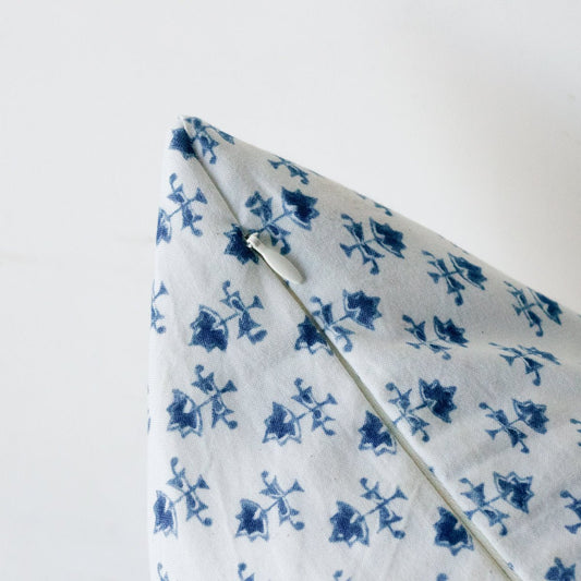Housse de coussin imprimée à la main | Juliette Indigo
