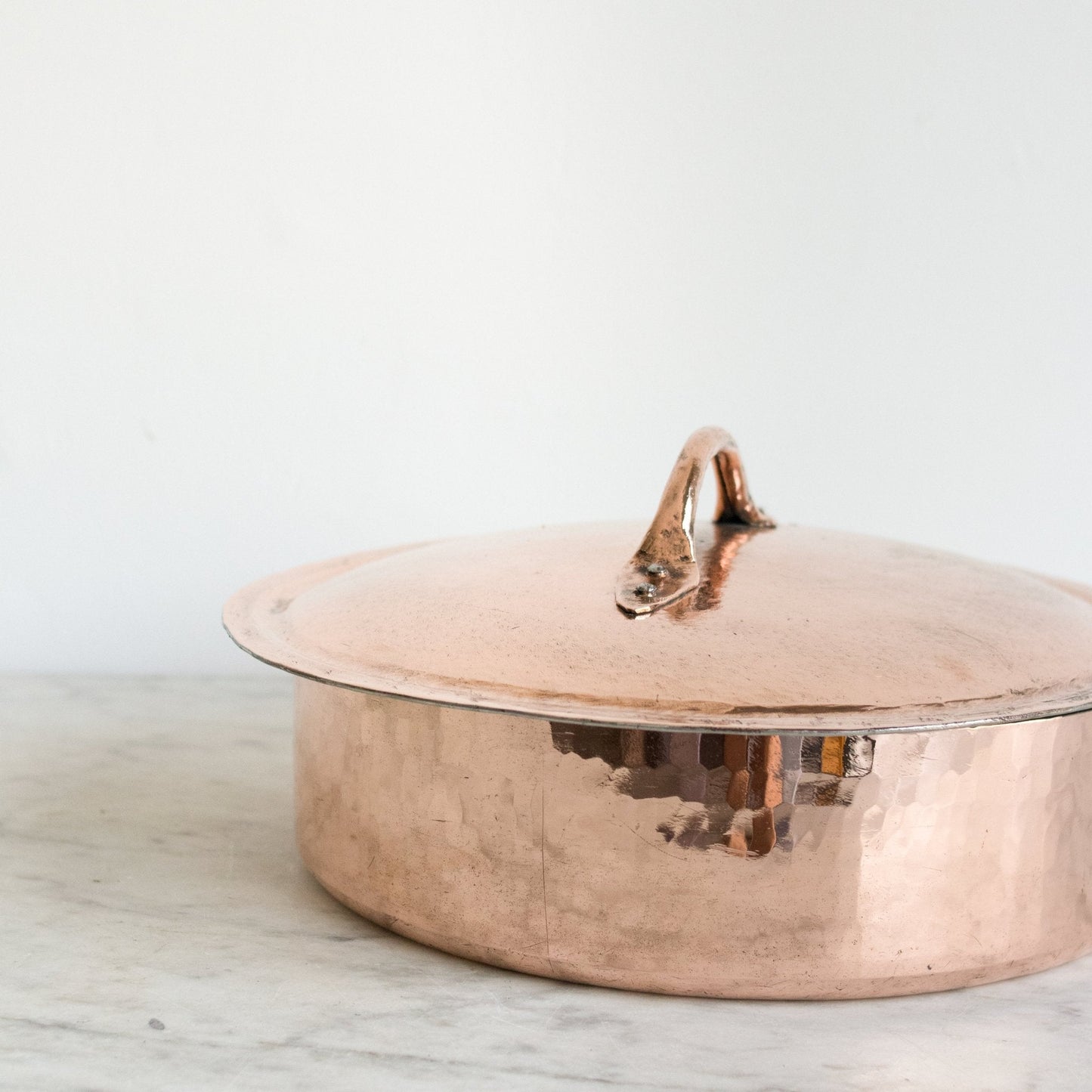 Grande saucière en cuivre avec couvercle