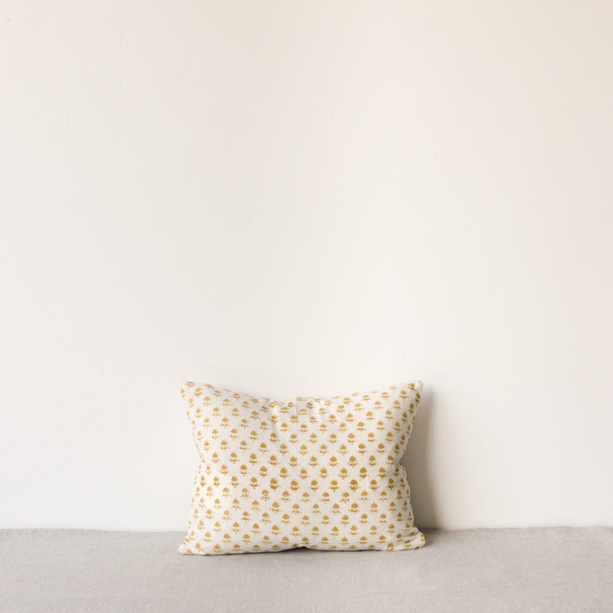 Housse de coussin imprimée en édition limitée | Juliette Gold, reversée à Viviane Gold