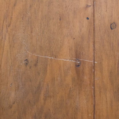 Table Louis XVI avec accents en laiton