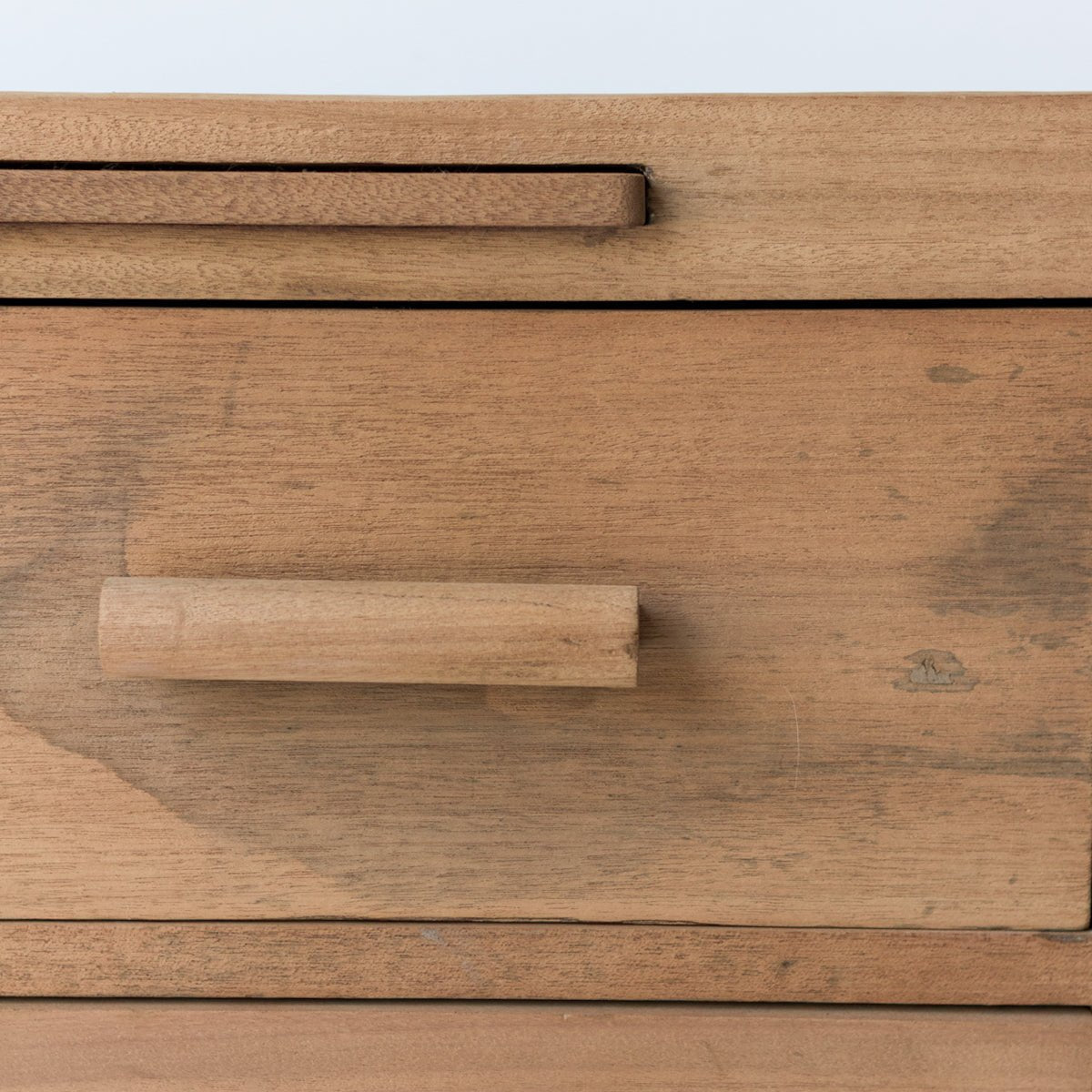 Commode du milieu du siècle avec planches à pain